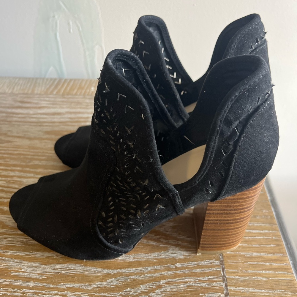 Size 7 heels; worn a hand full of times